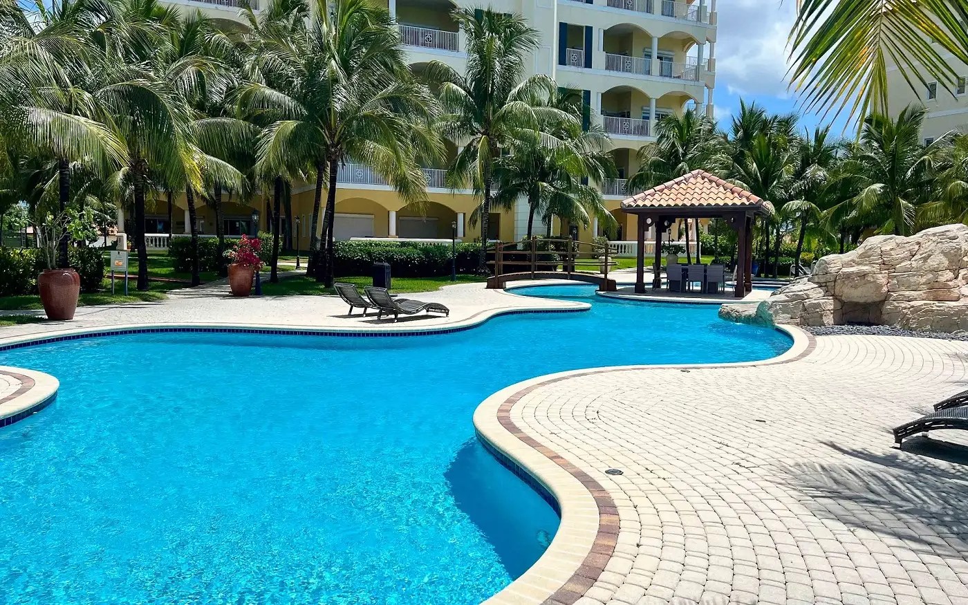 3 Bedroom Third Floor Condo for Sale, Caves Heights, New Providence