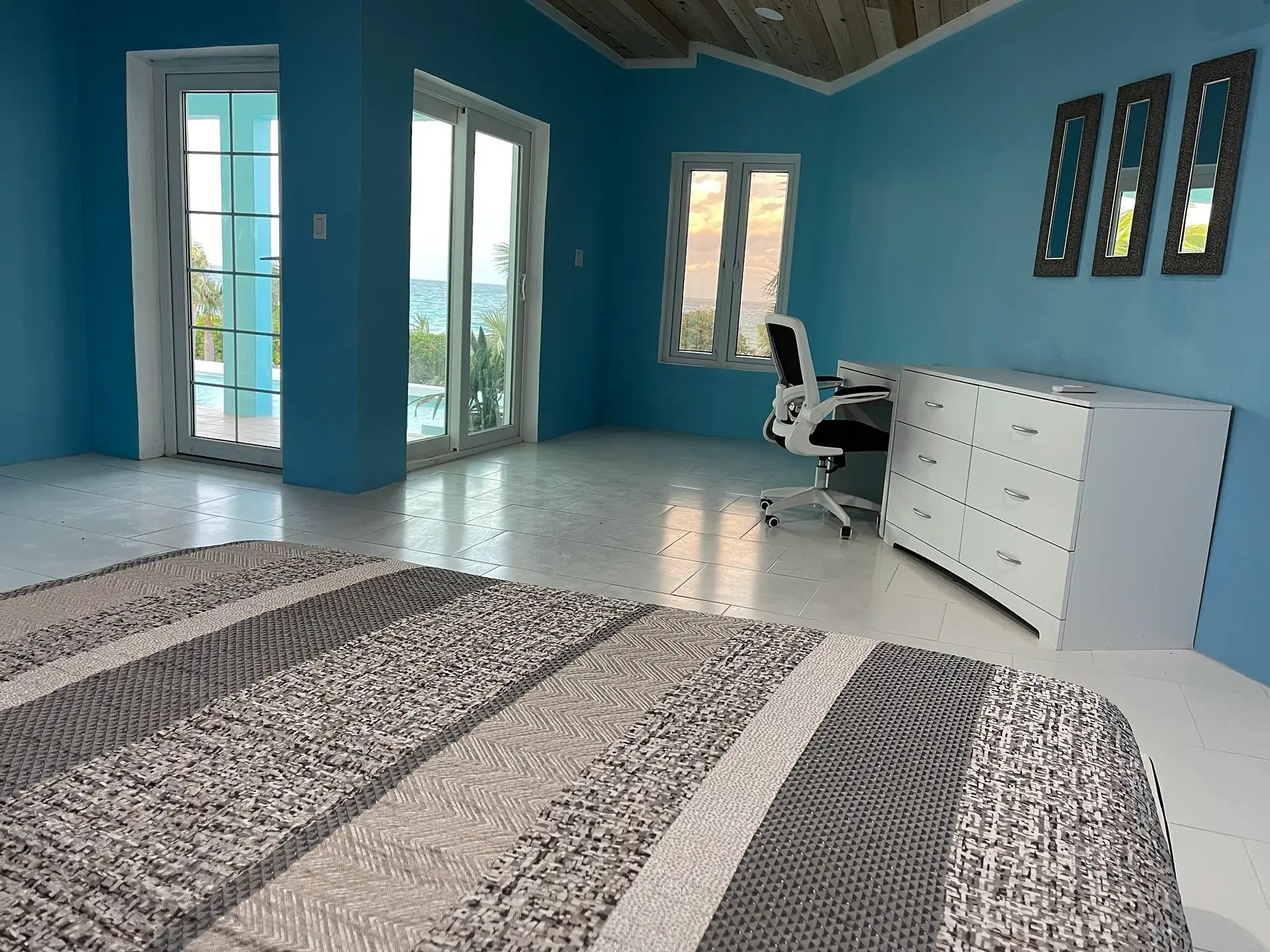 10 Bedroom Beachfront Estate for Sale, Double Bay, Eleuthera, Bahamas