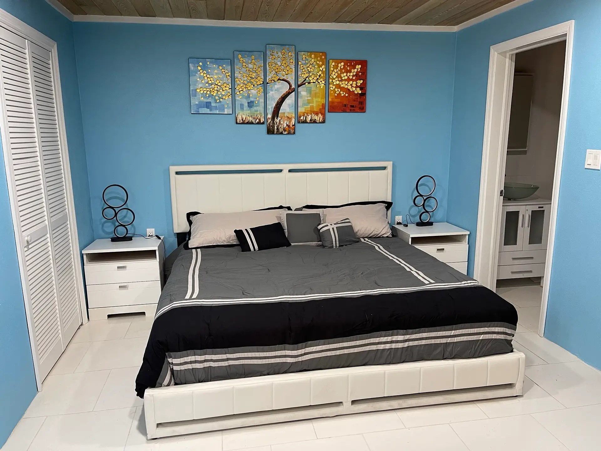 10 Bedroom Beachfront Estate for Sale, Double Bay, Eleuthera, Bahamas