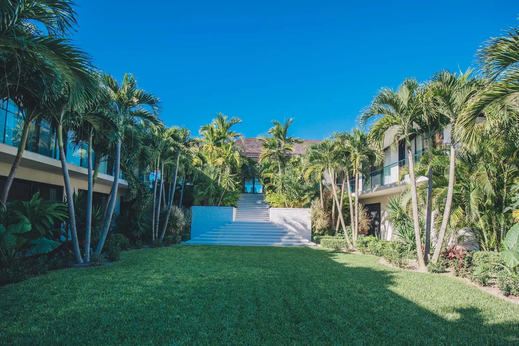 8 Bedroom Luxury Beachfront Home for Sale, Old Fort Bay, Bahamas 7th Heaven Properties