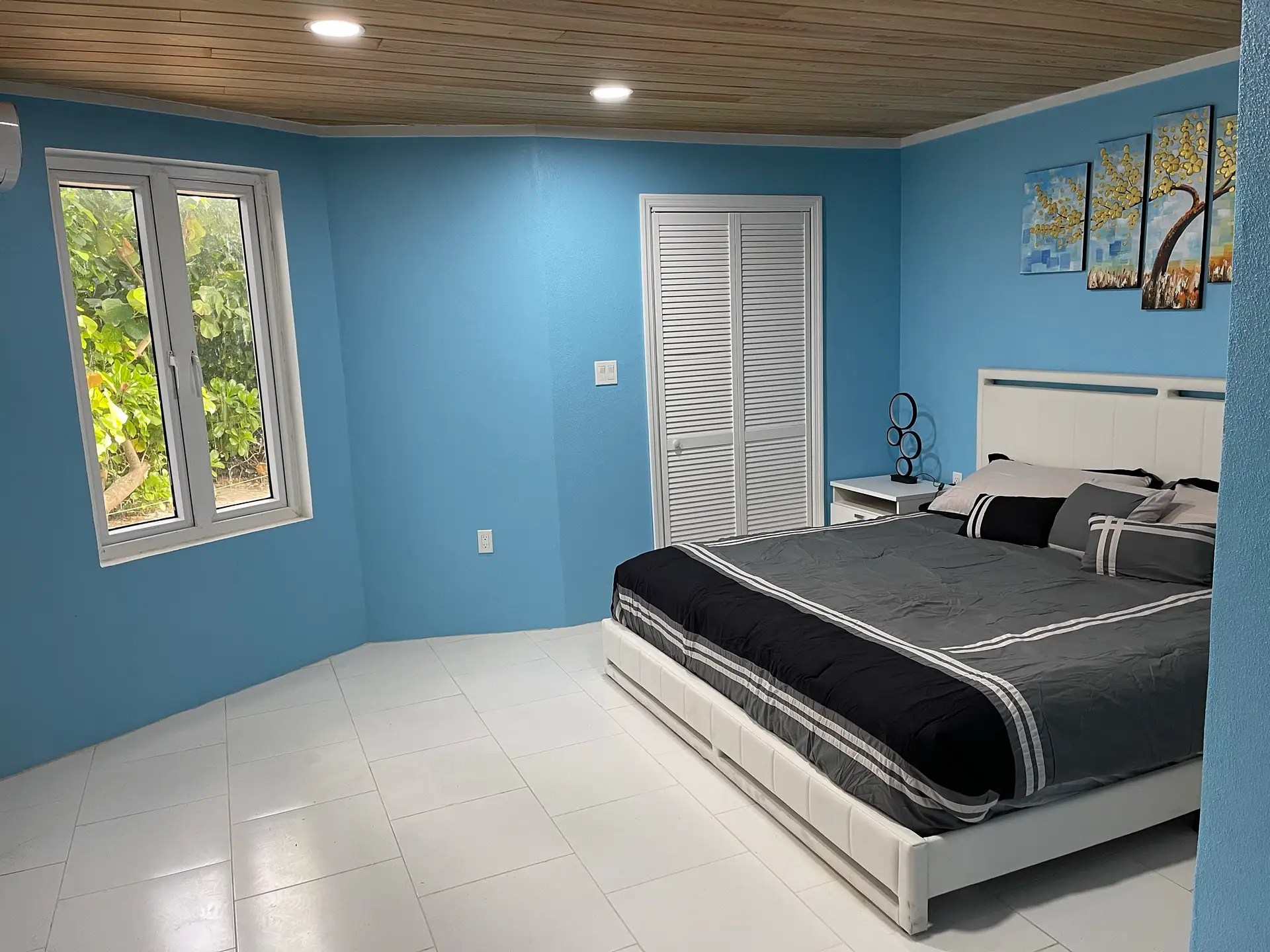 10 Bedroom Beachfront Estate for Sale, Double Bay, Eleuthera, Bahamas