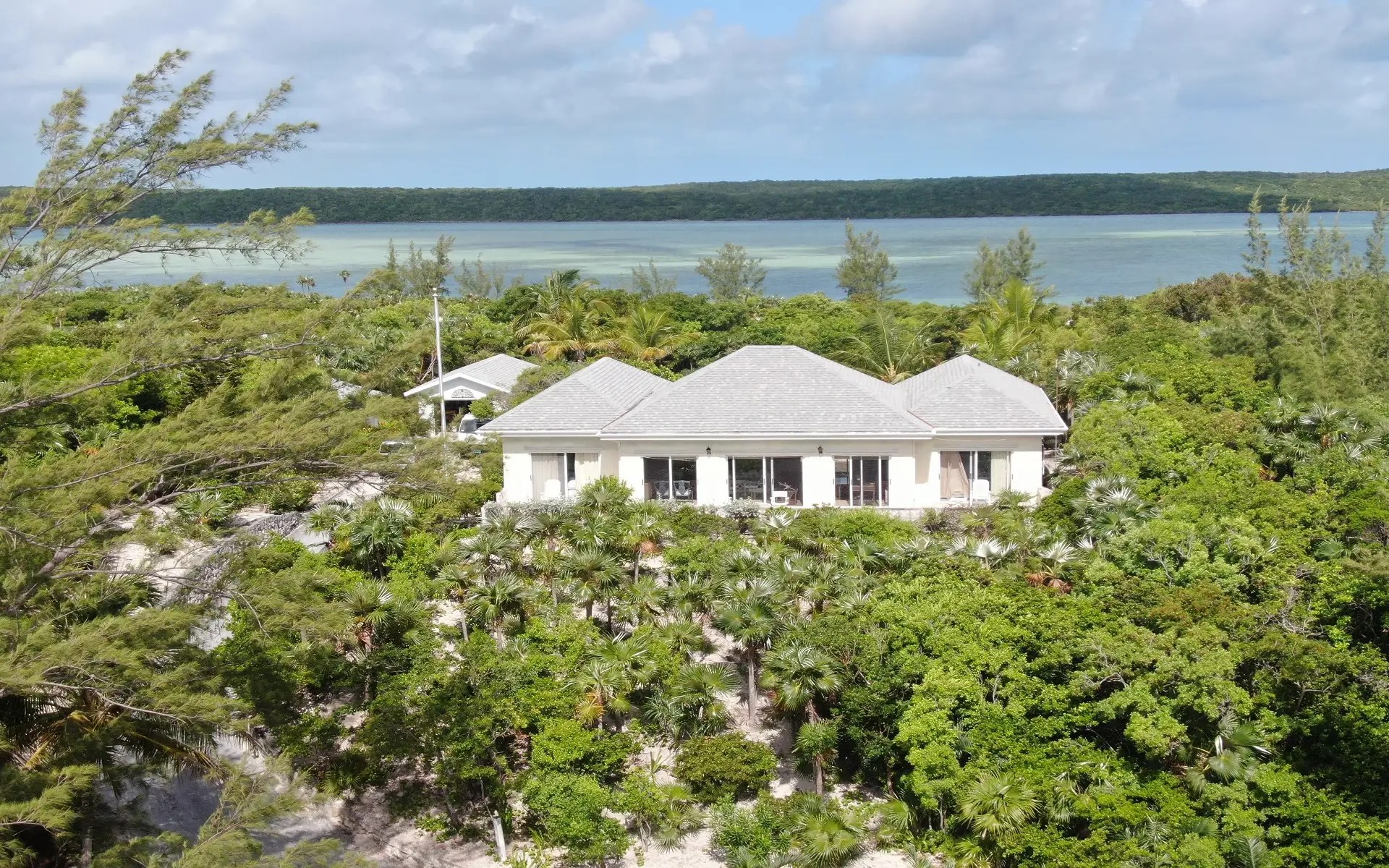 3 Bedroom Beachfront Home for Sale, Windermere Island, Eleuthera