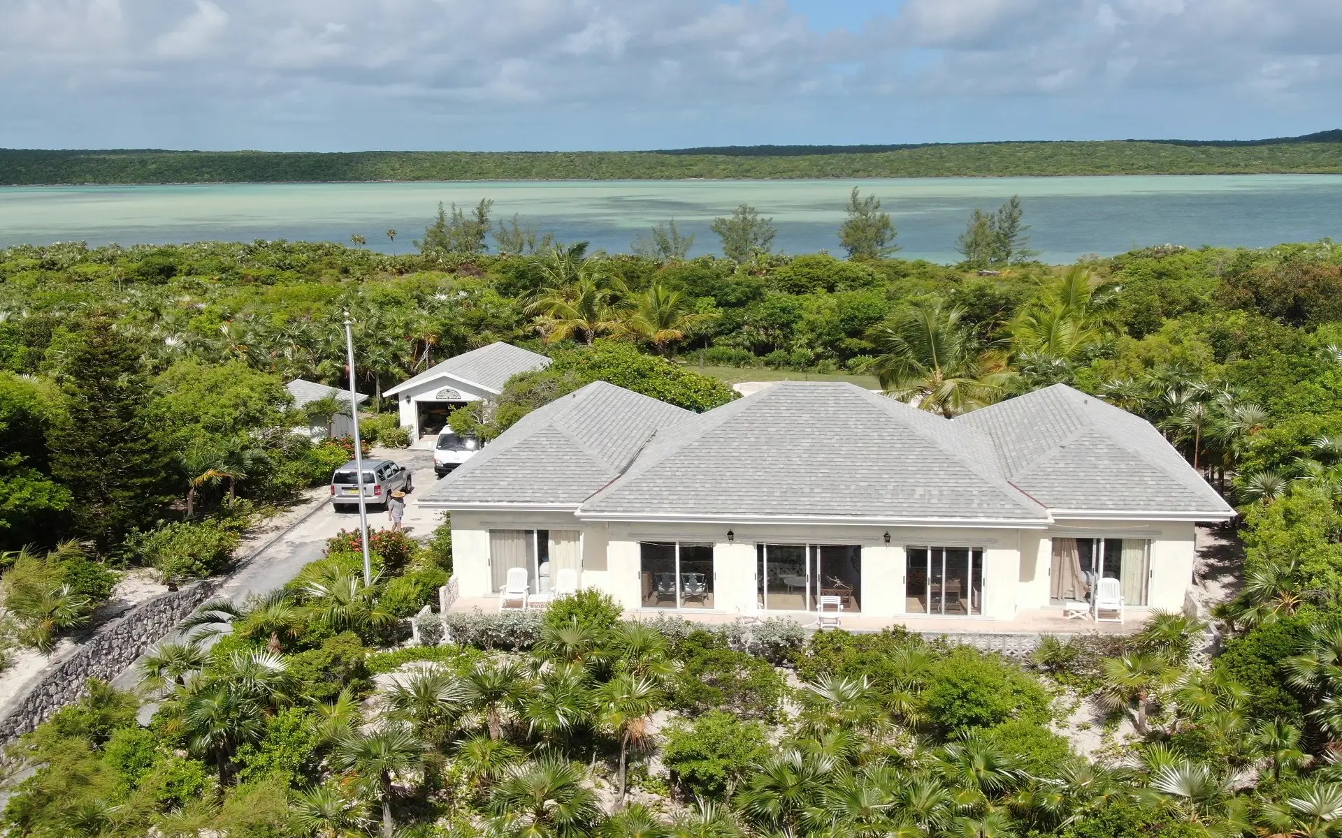 3 Bedroom Beachfront Home for Sale, Windermere Island, Eleuthera