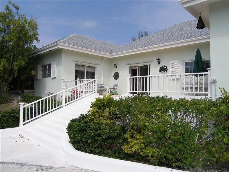 3 Bedroom Beachfront Home for Sale, Windermere Island, Eleuthera