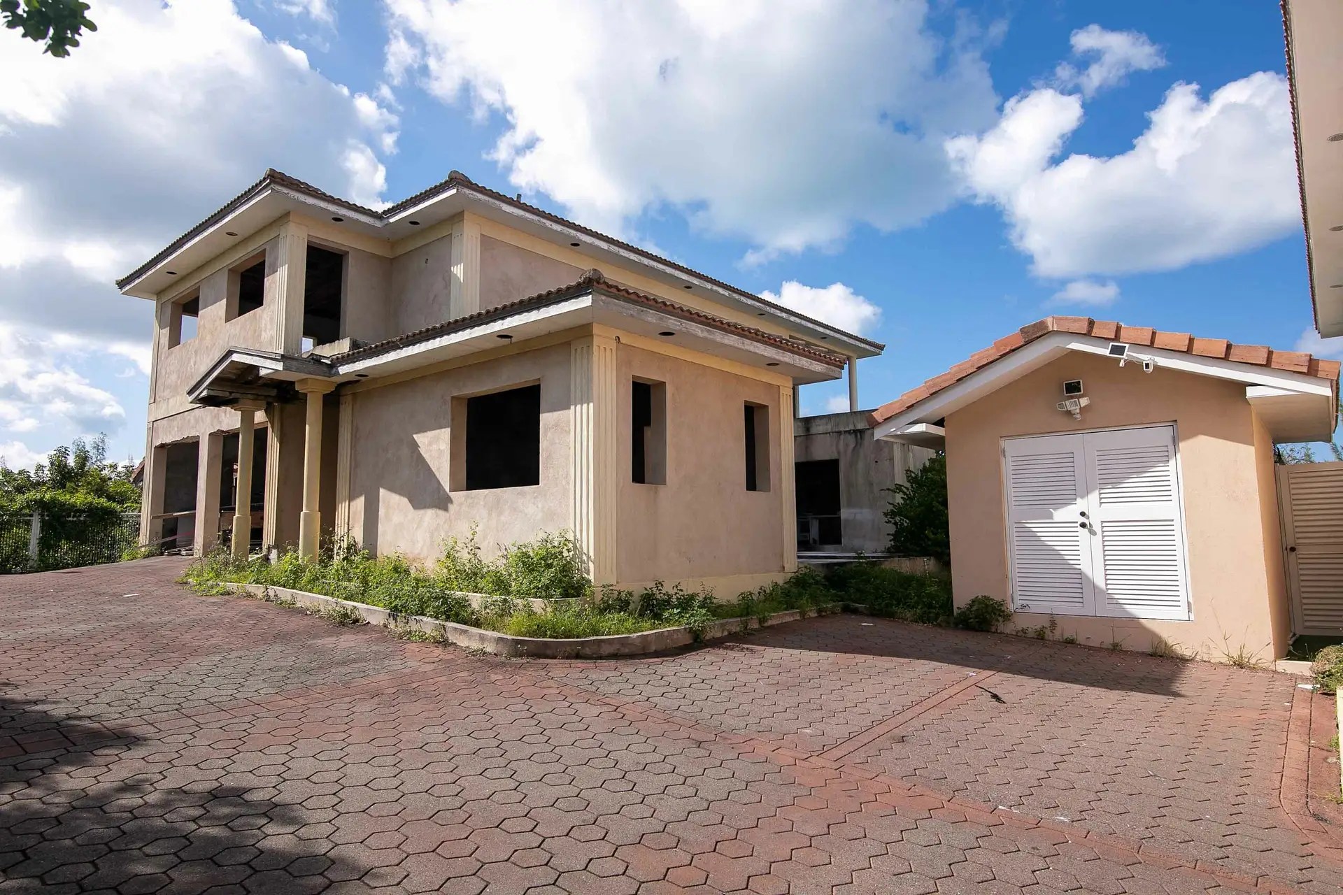 3 Bedroom OceanView Townhouse for Sale, Whispering Winds, West Bay