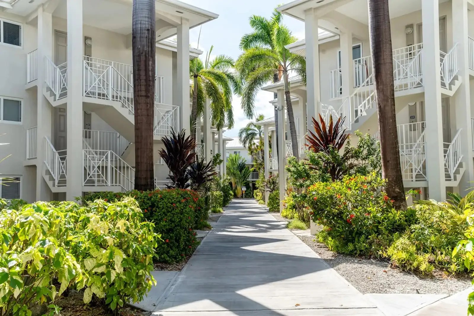 2 Bedroom Apartment for Sale, Sunset Cove, Seven Mile Beach, Grand