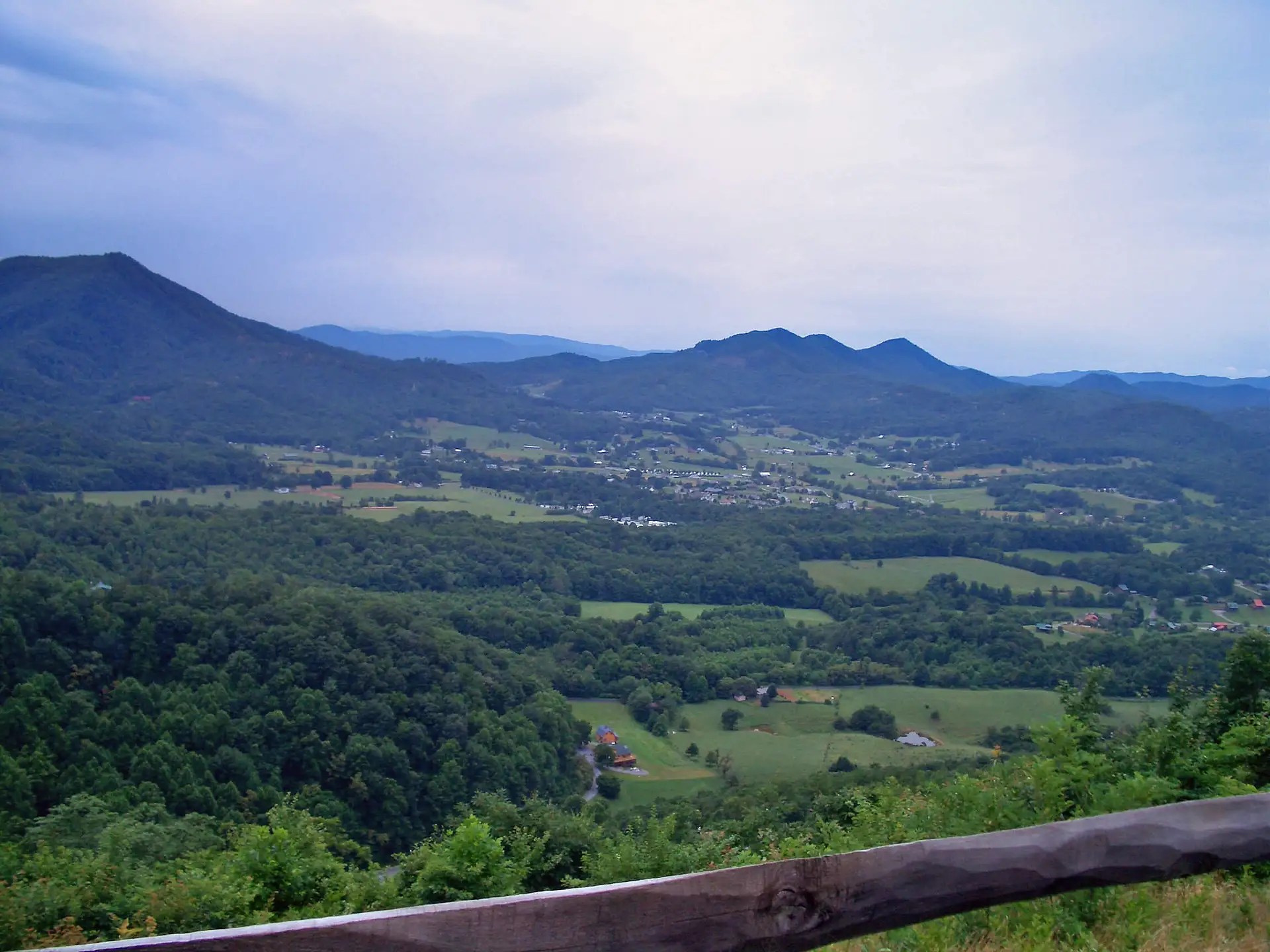 Pet Friendly Cabin Rental Cove Mountain Ridge in Wears Valley TN