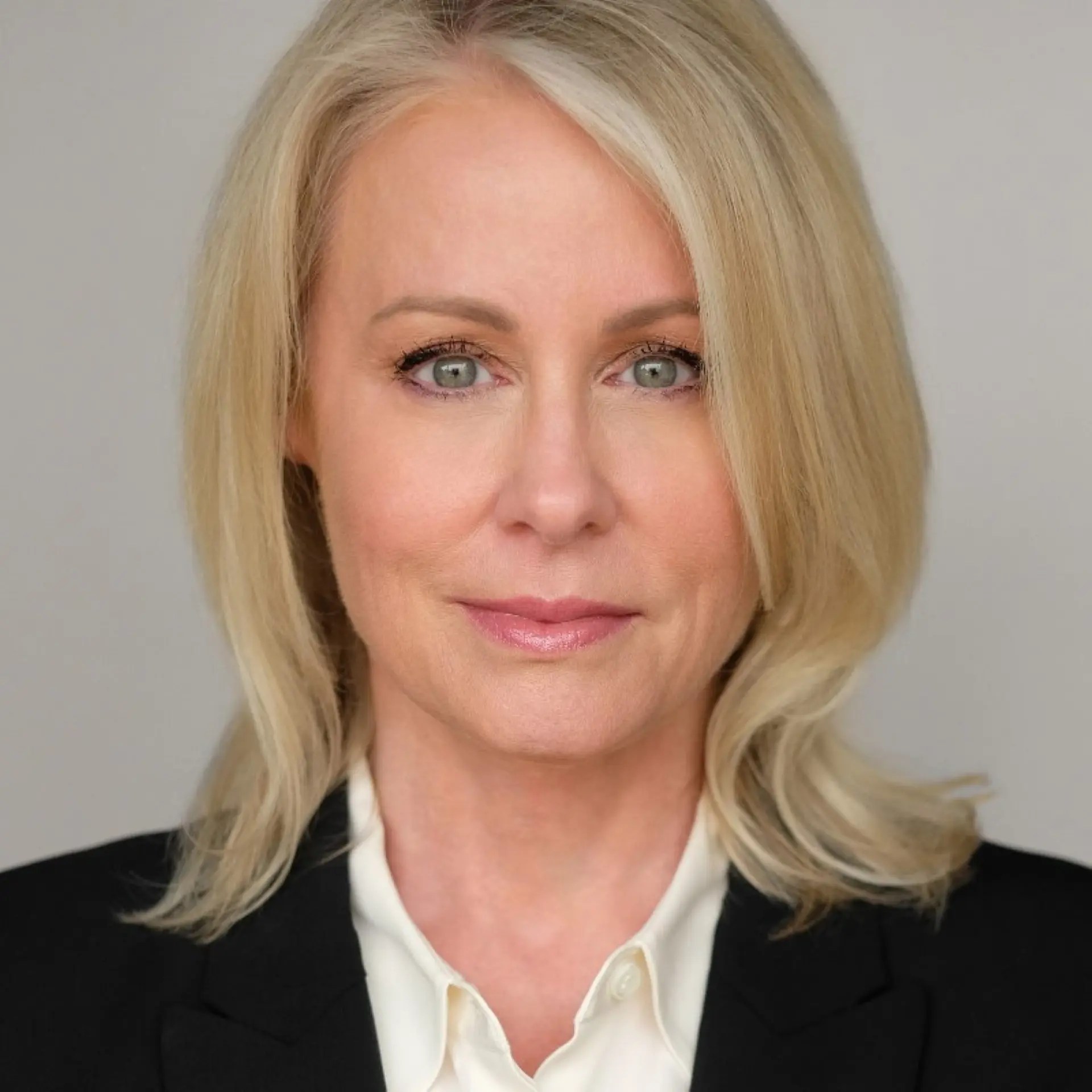 Courtney (Simmons) Brown Quits DC for Amazon and Lord Of The Rings