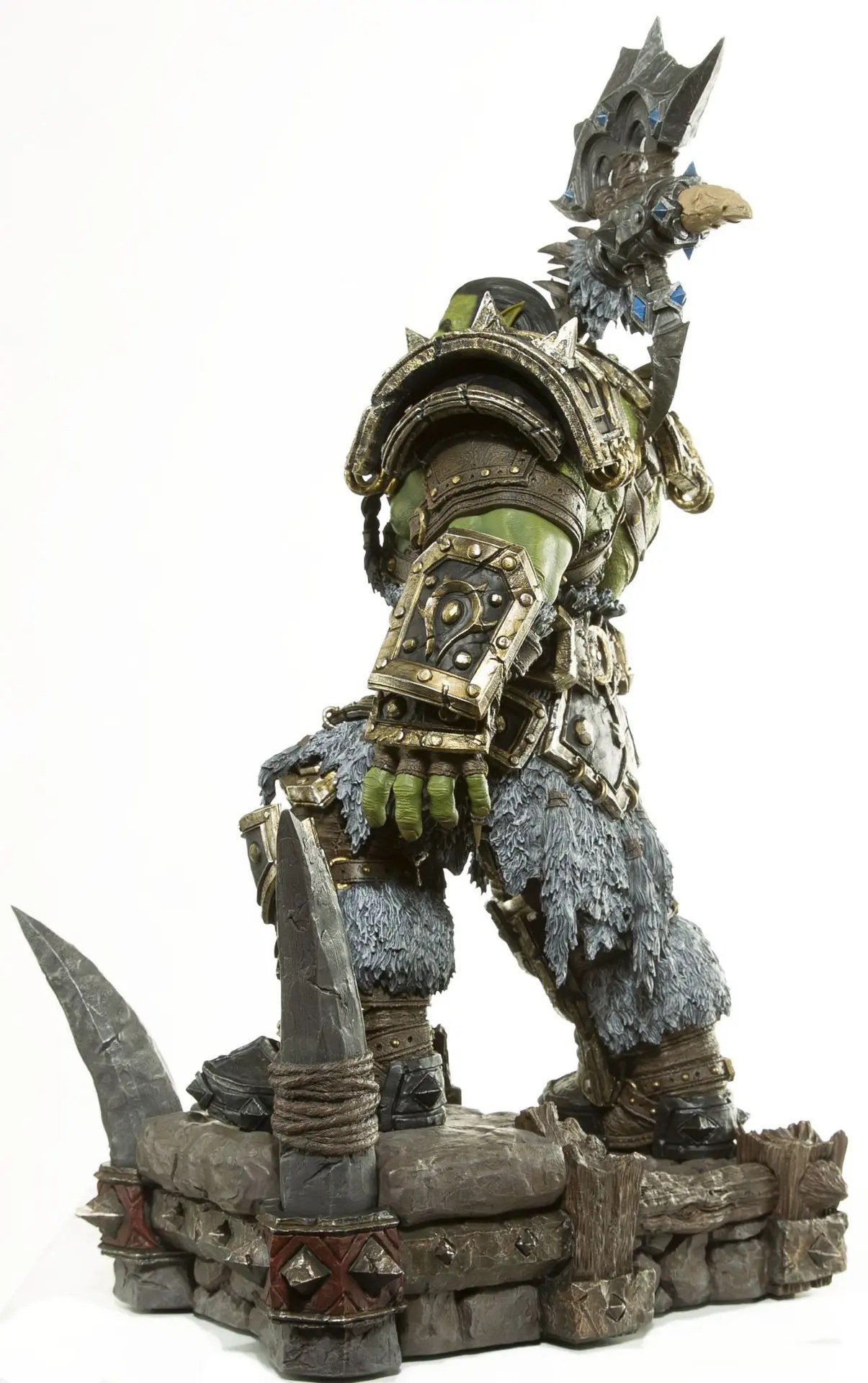 World of Warcraft Warchief Thrall Gets His Own Statue from Blizzard