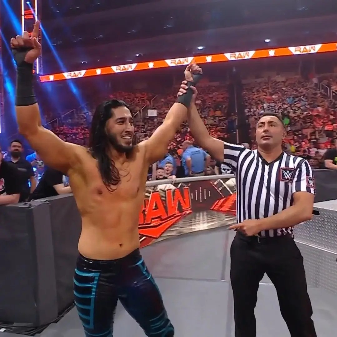 Mustafa Ali Makes Shockingly Triumphant Return on WWE Raw