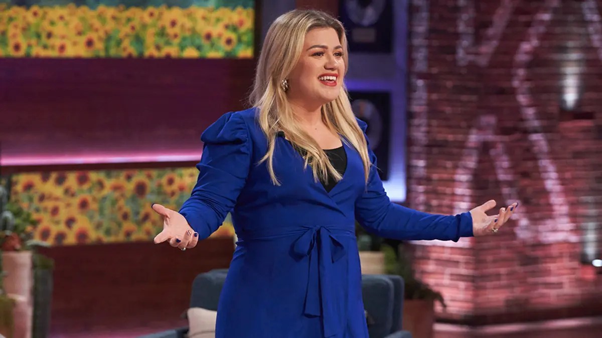 Kelli Clarkson Ama Show 2023 The Kelly Clarkson Show Finds A Renewal Through 2023 In Its Stocking