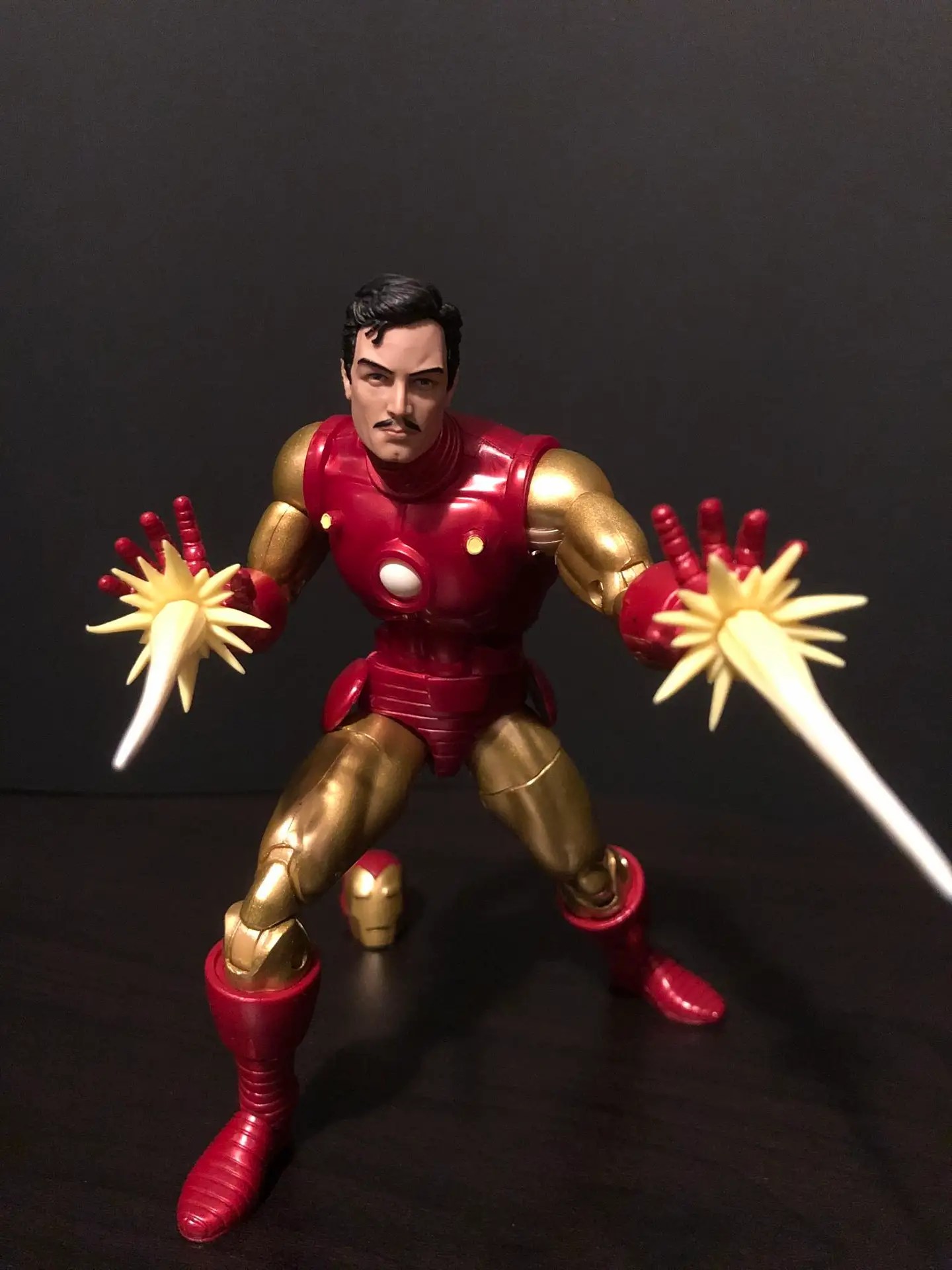 Marvel’s 80th Anniversary Iron Man Marvel Legends Figure [REVIEW]
