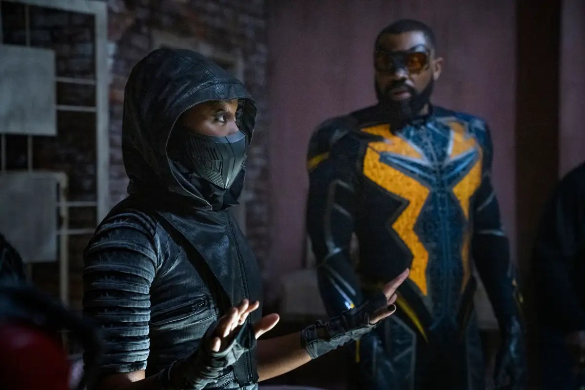 "Black Lightning" Season 3 "Earth Crisis" Red Skies Arrive [PREVIEW]
