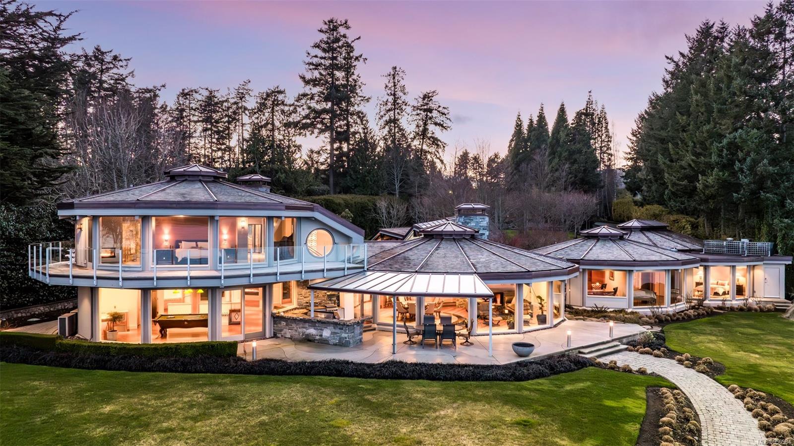 8355 Lochside Drive, Central Saanich, BC V8M 1T9 MLS 950984 Houseful