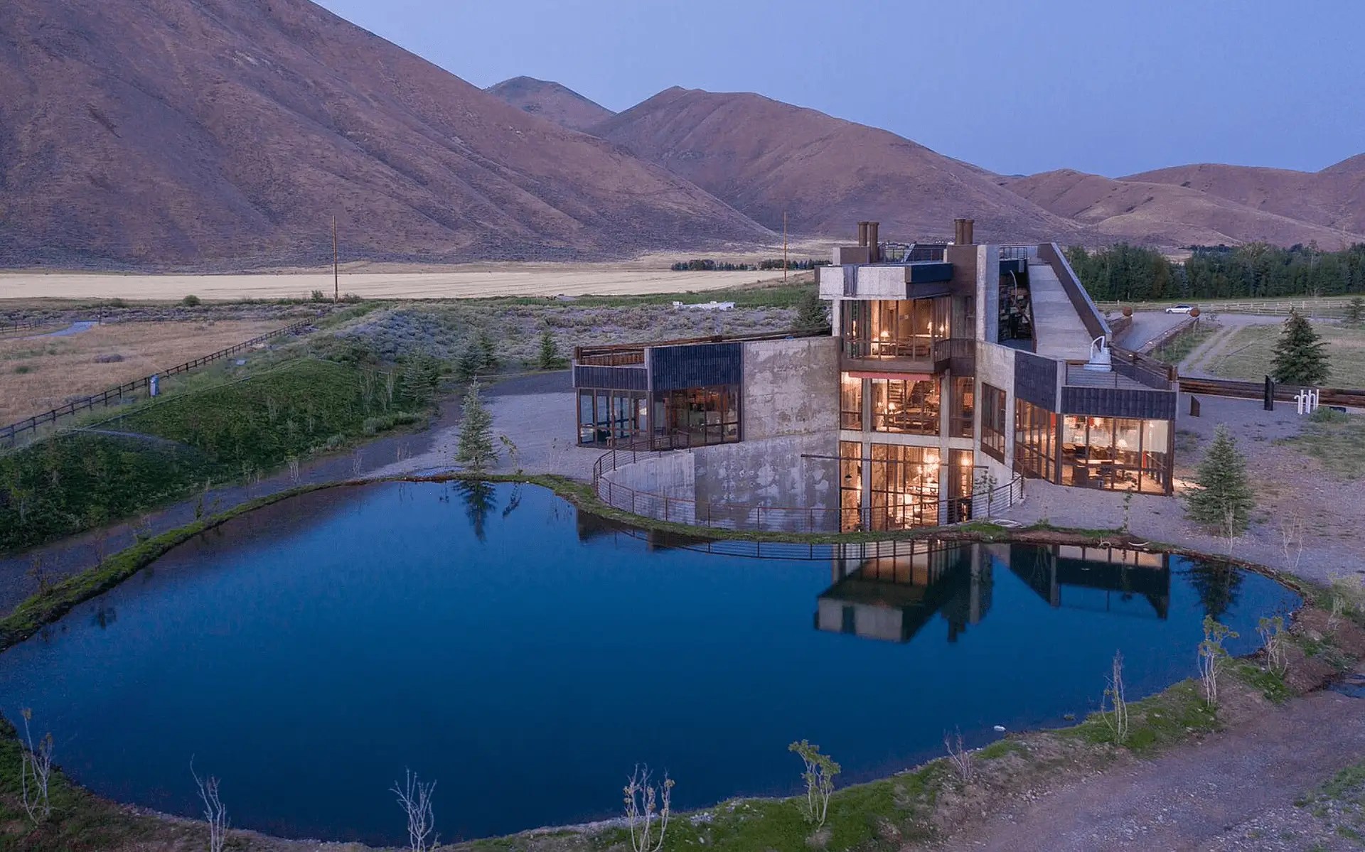 Newly Built Architectural Masterpiece In Bellevue, Idaho (PHOTOS