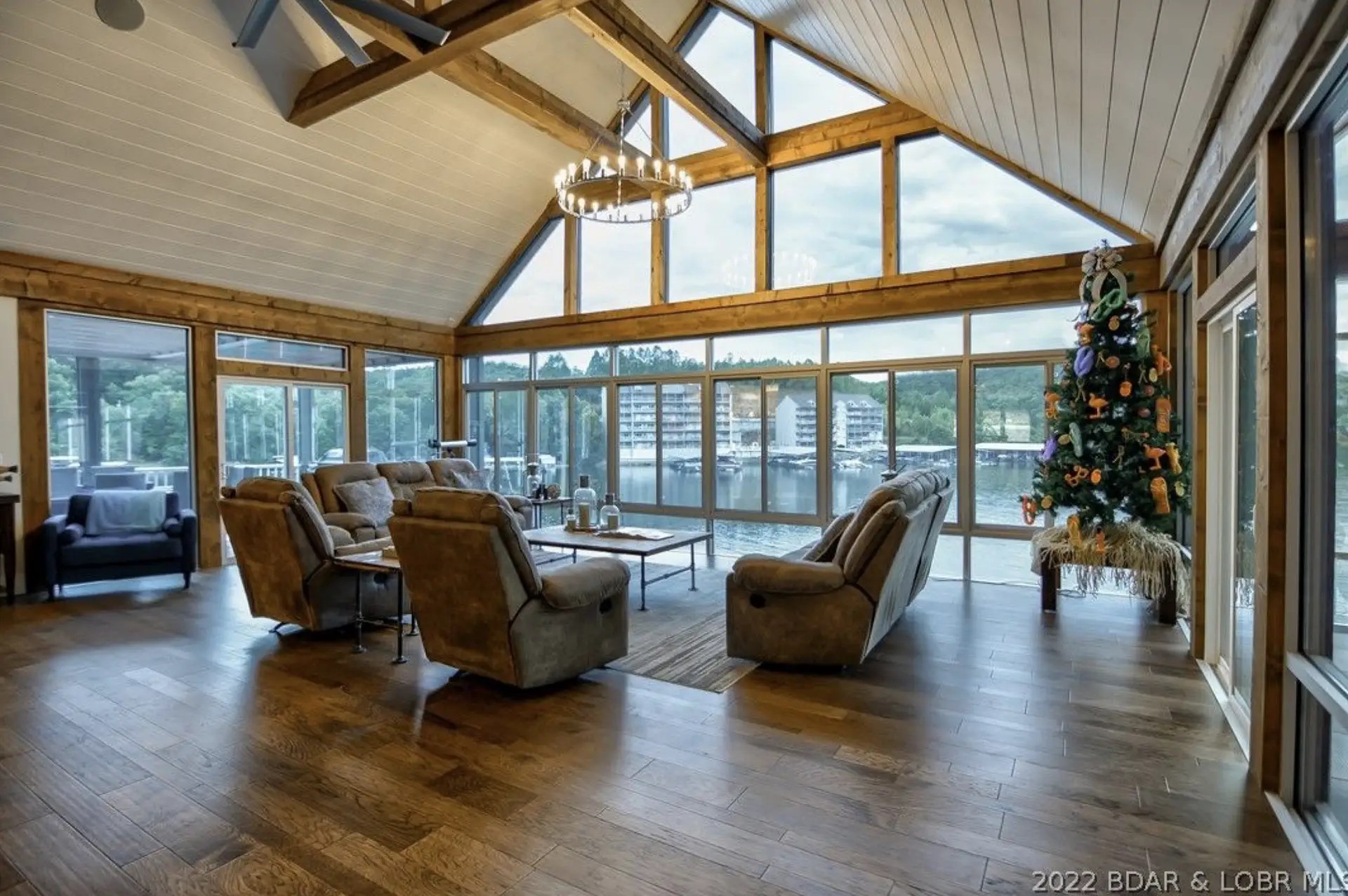 4 Million Lakefront Home In Camdenton, Missouri (PHOTOS)