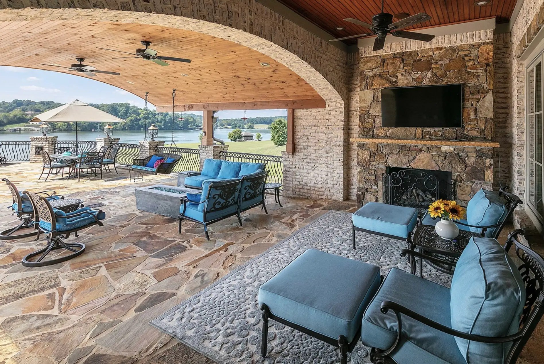 5 Acre Lakefront Estate In Louisville, Tennessee (PHOTOS)