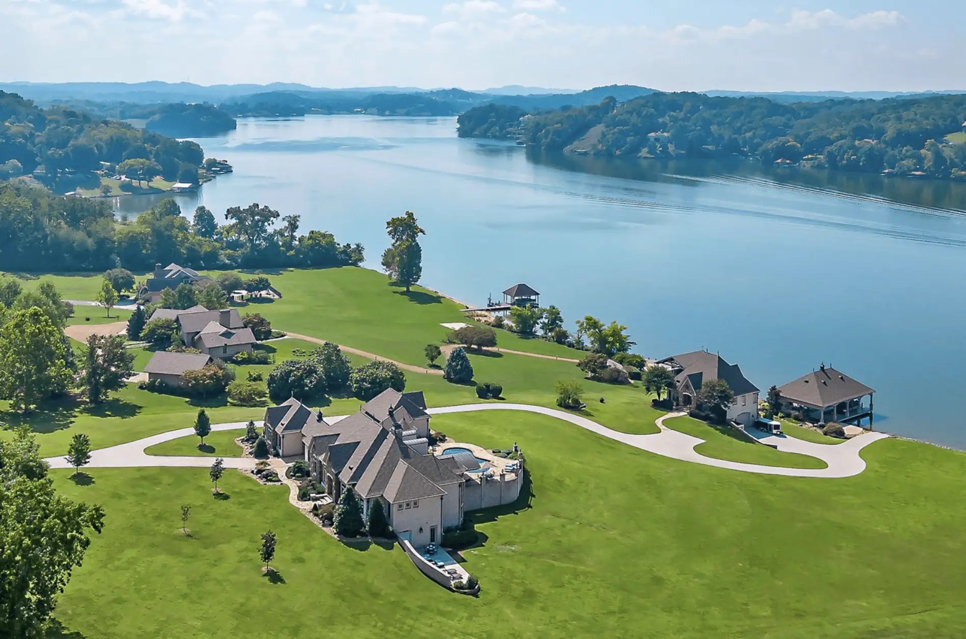 5 Acre Lakefront Estate In Louisville, Tennessee (PHOTOS)