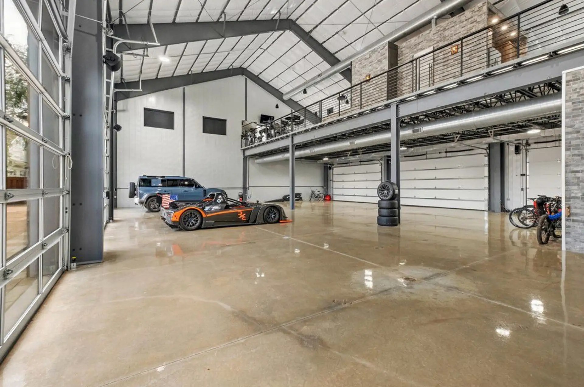 Historic Arkansas Home With Detached 10+ Car Garage (PHOTOS)