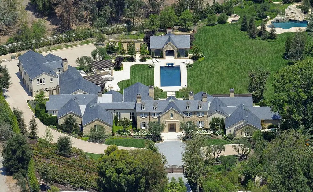 The Many Lavish Homes Of The Kardashians & Jenners! Homes of the Rich