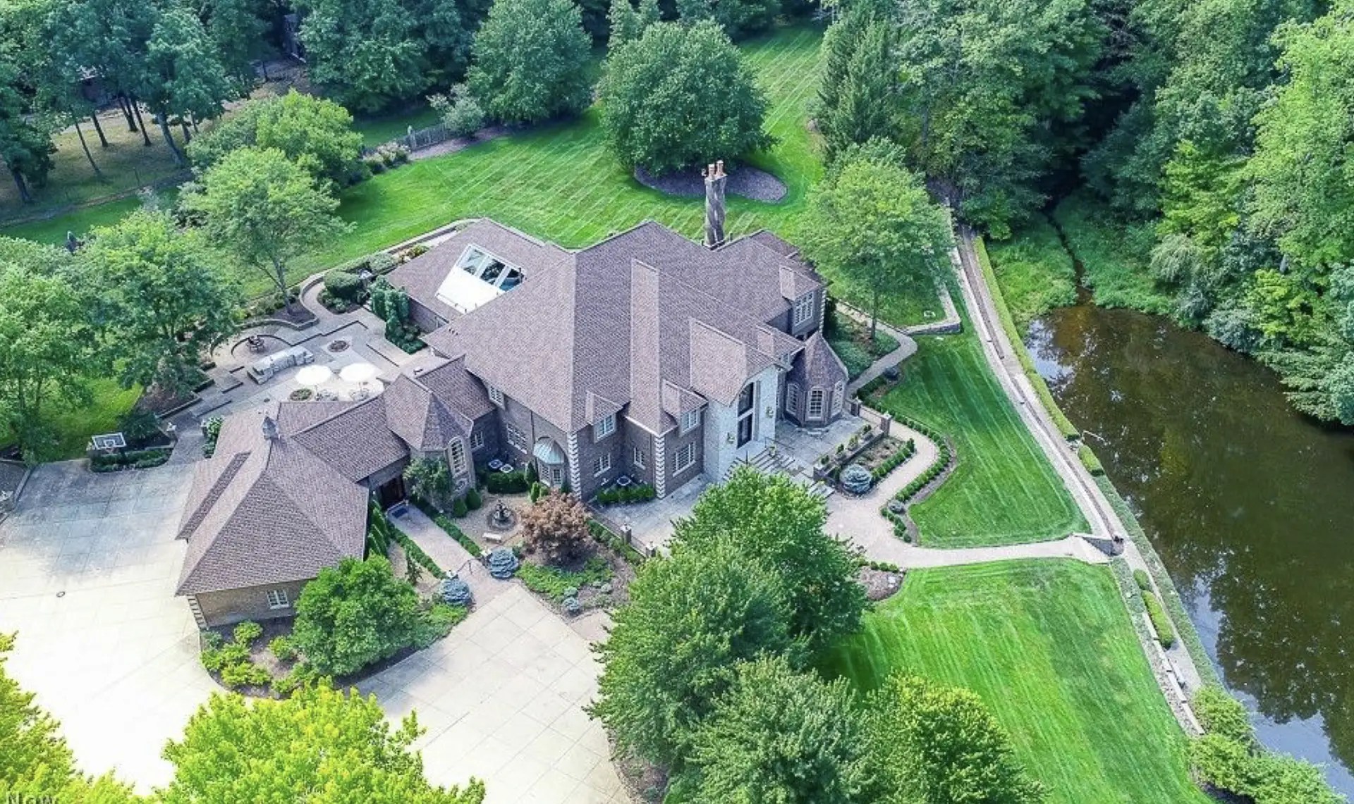 1.9 Million Brick Home In Ohio With Indoor Pool (PHOTOS)