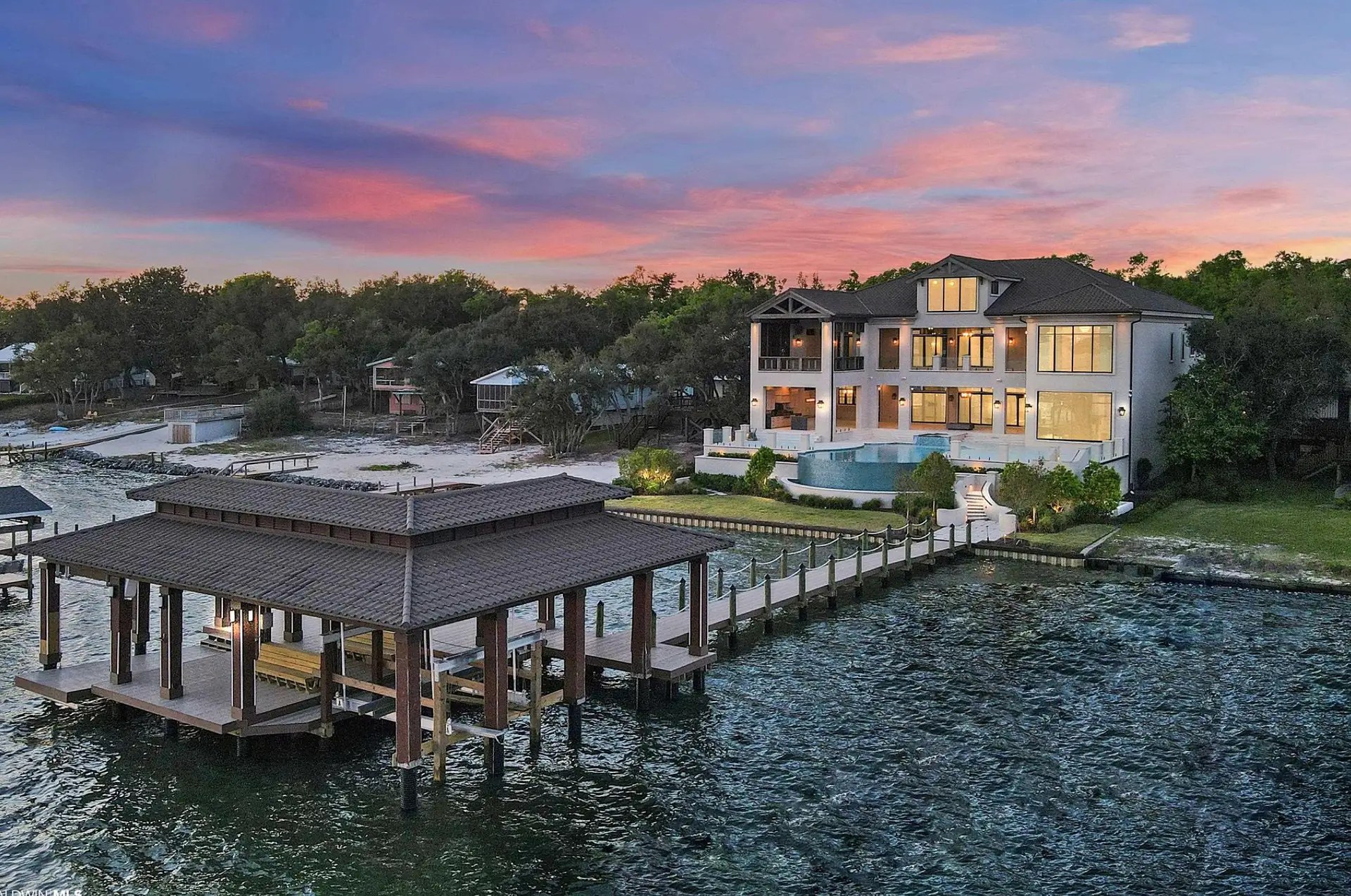 8 Million Waterfront Home In Alabama (PHOTOS)