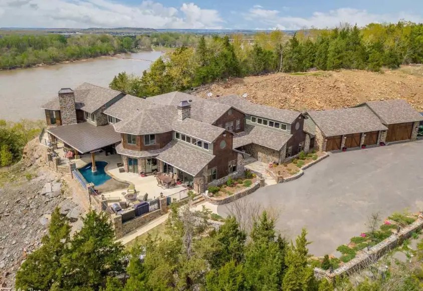 2.5 Million Riverfront Home In Conway, Arkansas Homes of the Rich