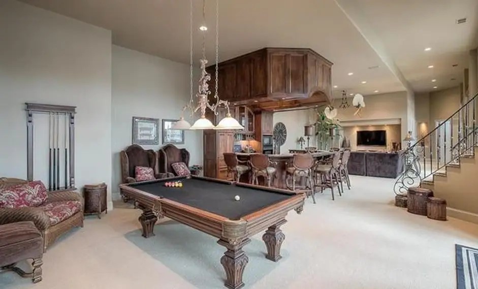 Lakefront Home In Lake Winnebago, Missouri Homes of the Rich