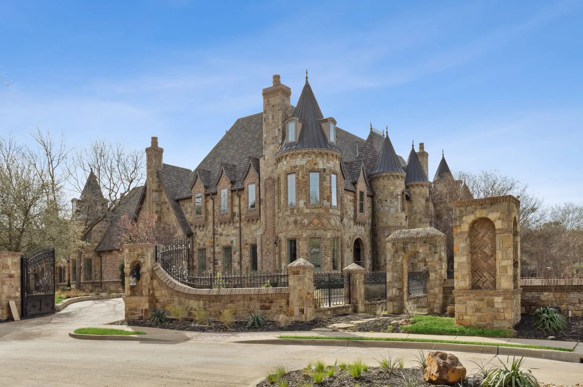CastleLike Stone Home In Southlake, Texas (PHOTOS)