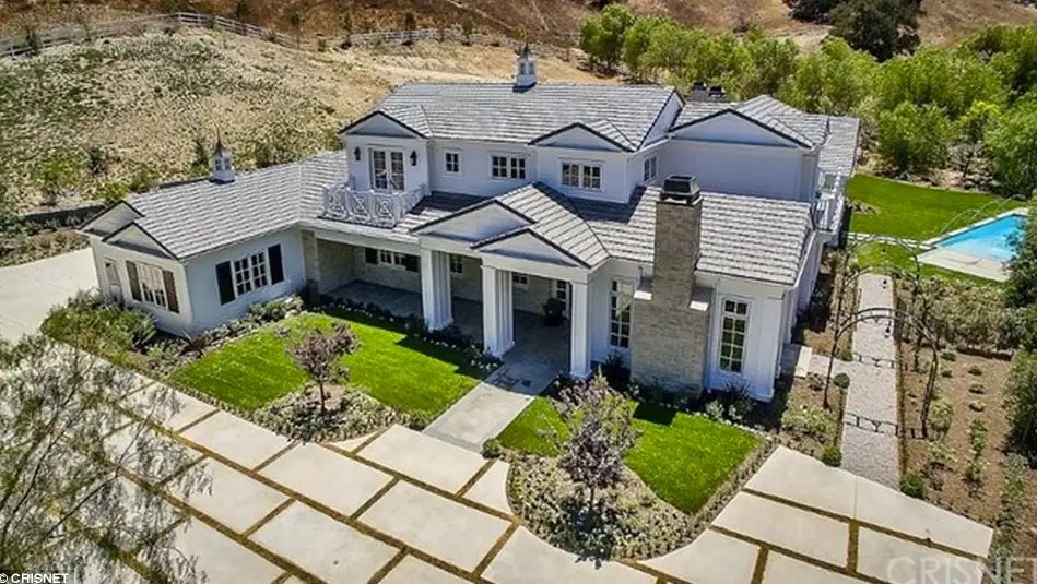 The Many Lavish Homes Of The Kardashians & Jenners! Homes of the Rich