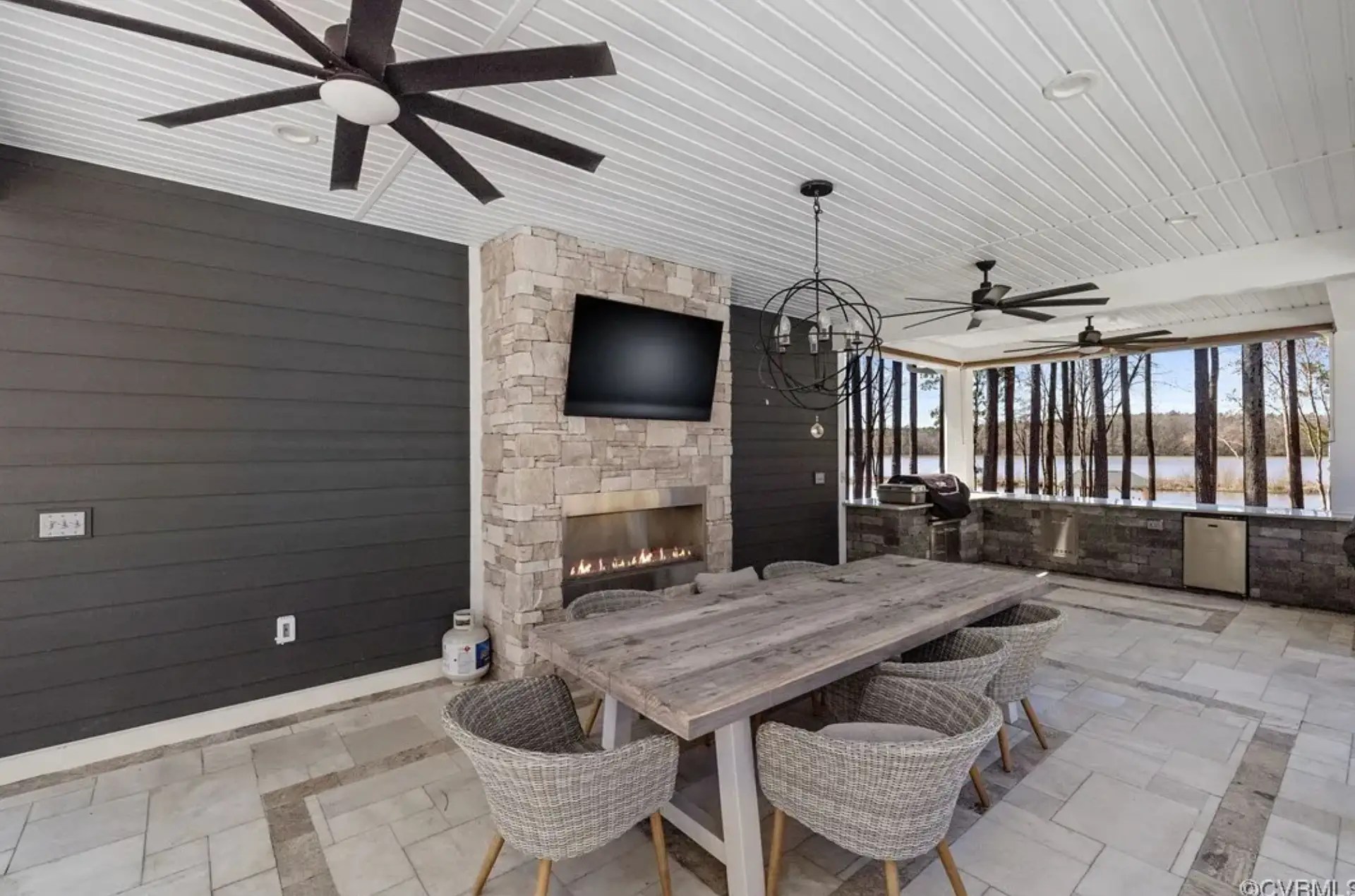 Lakefront Home In Chesterfield, Virginia (PHOTOS)