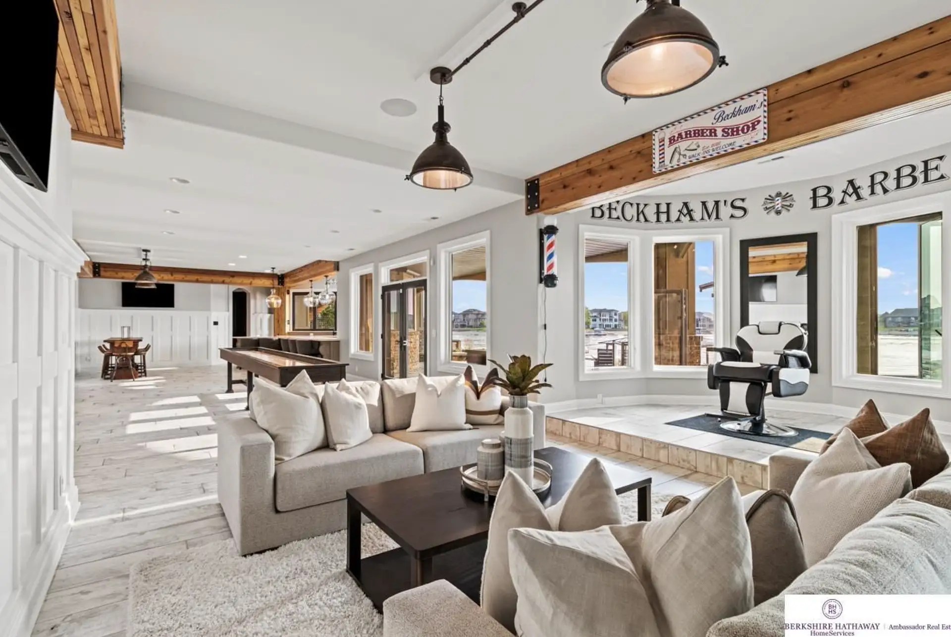 Waterfront Home In Nebraska With Indoor Pool (PHOTOS)