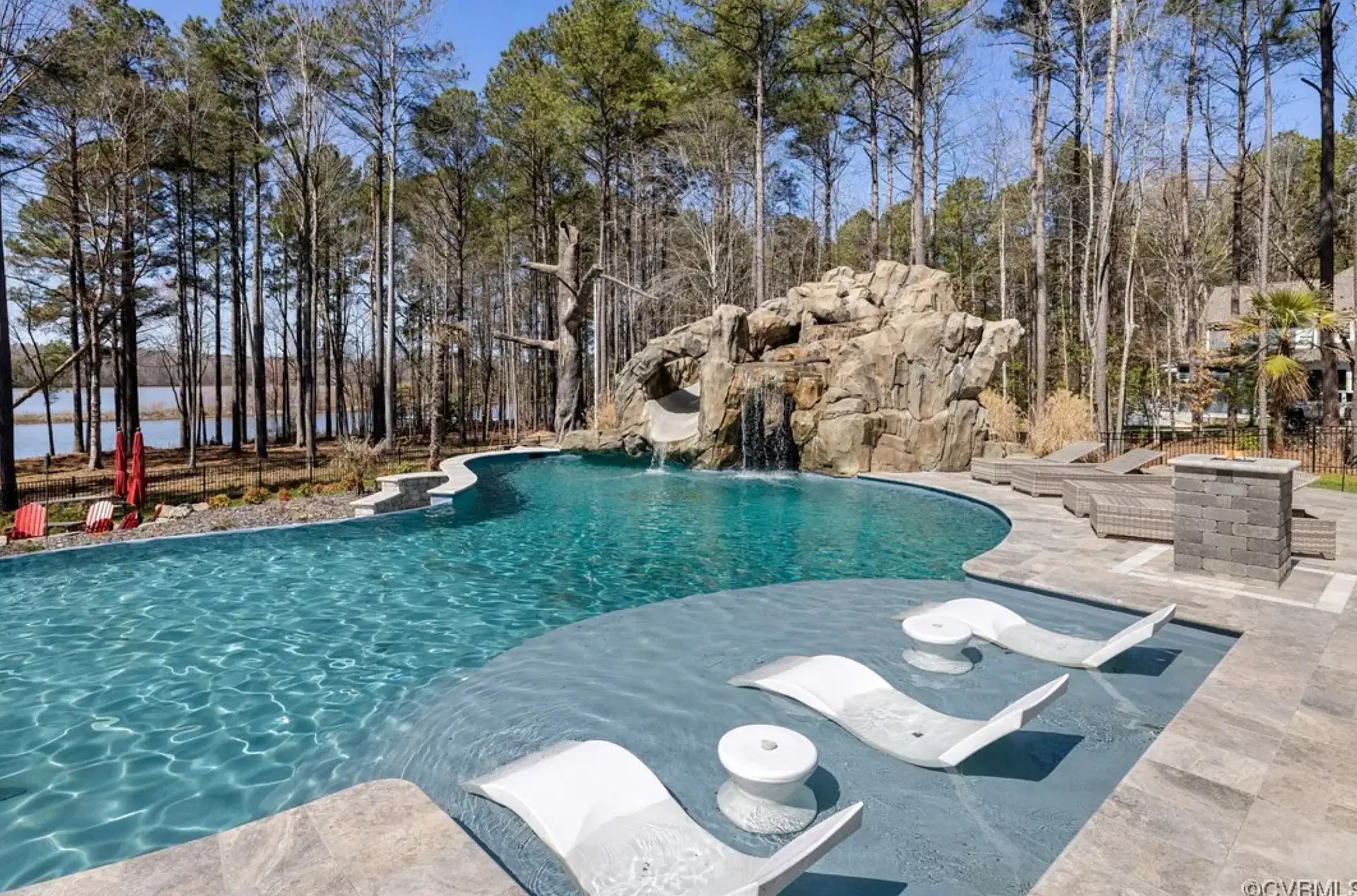 Lakefront Home In Chesterfield, Virginia (PHOTOS)