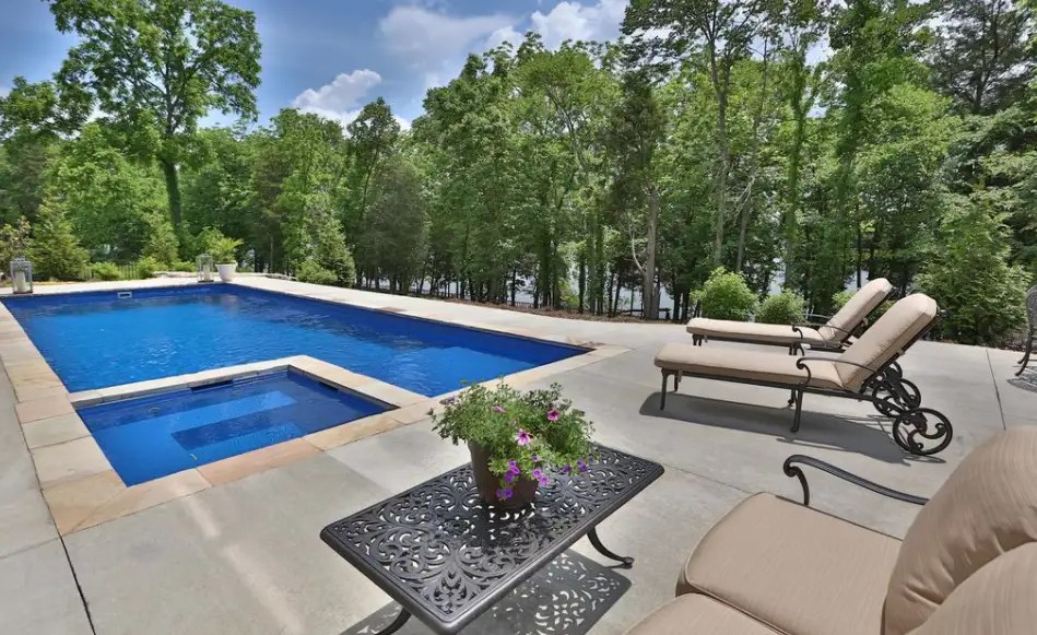 10,000 Square Foot Lakefront Home In Gallatin, Tennessee Homes of the