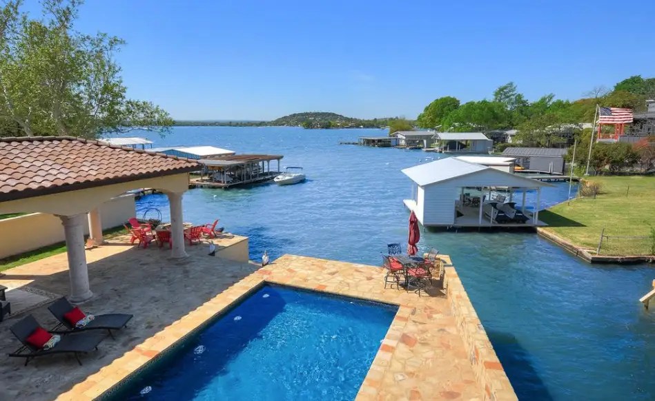 2.5 Million Lakefront Home In Sunrise Beach, Texas Homes of the Rich
