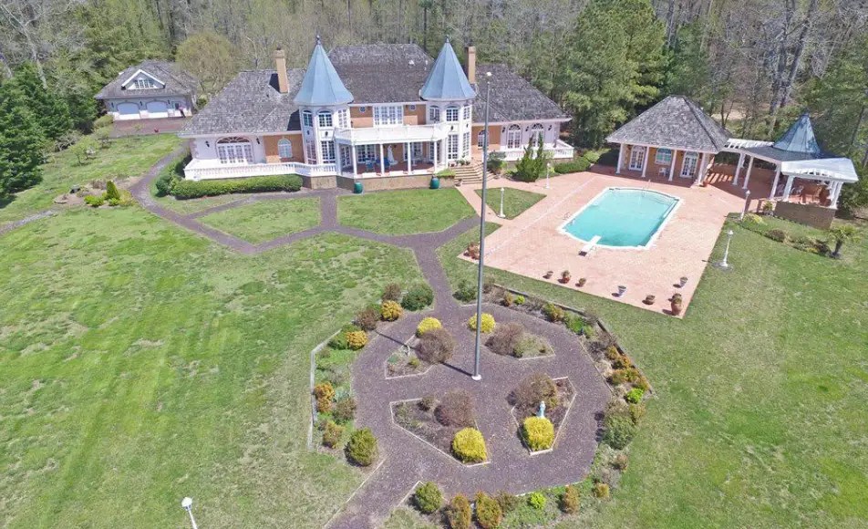 2.9 Million Waterfront Home In White Stone, Virginia Homes of the Rich