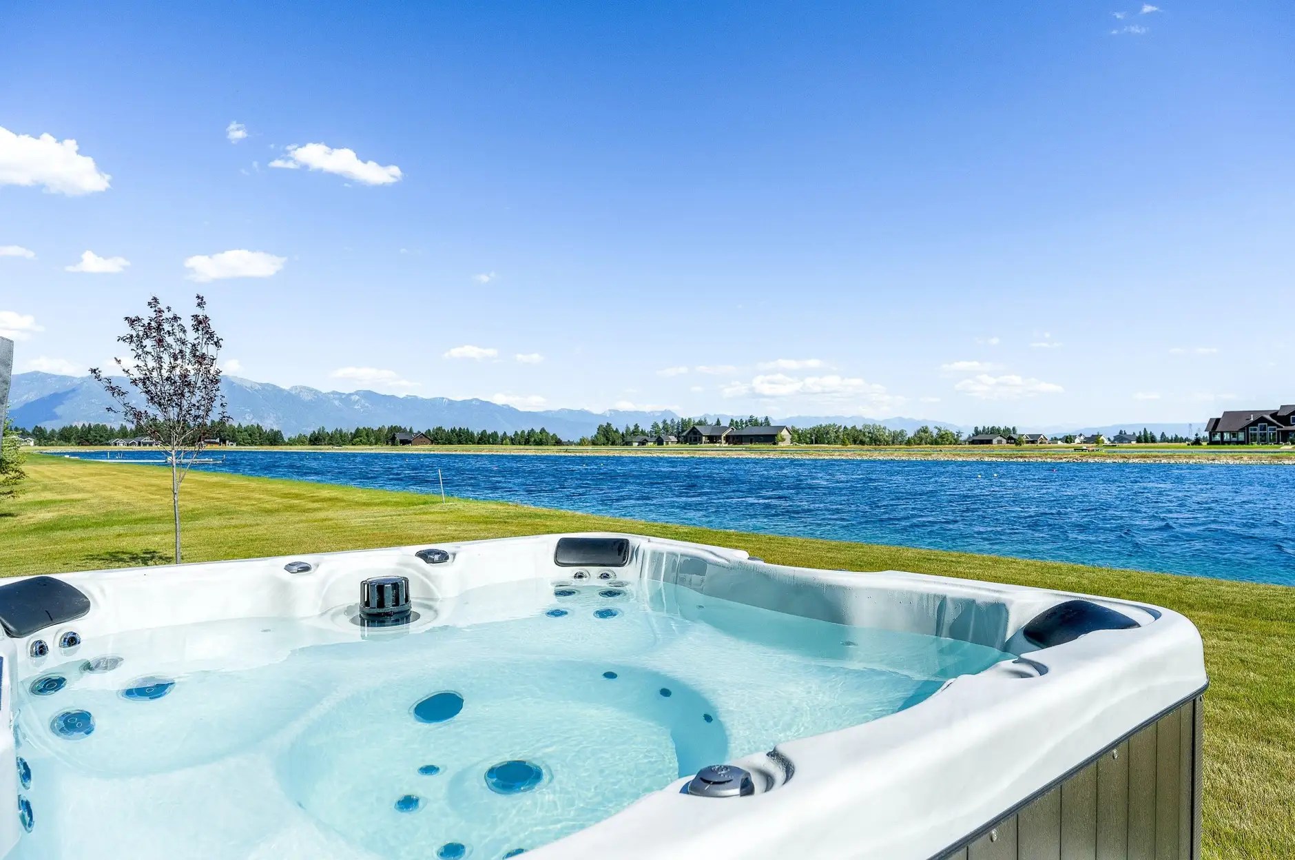 Luxury Waterfront Home In Kalispell, Montana (PHOTOS)