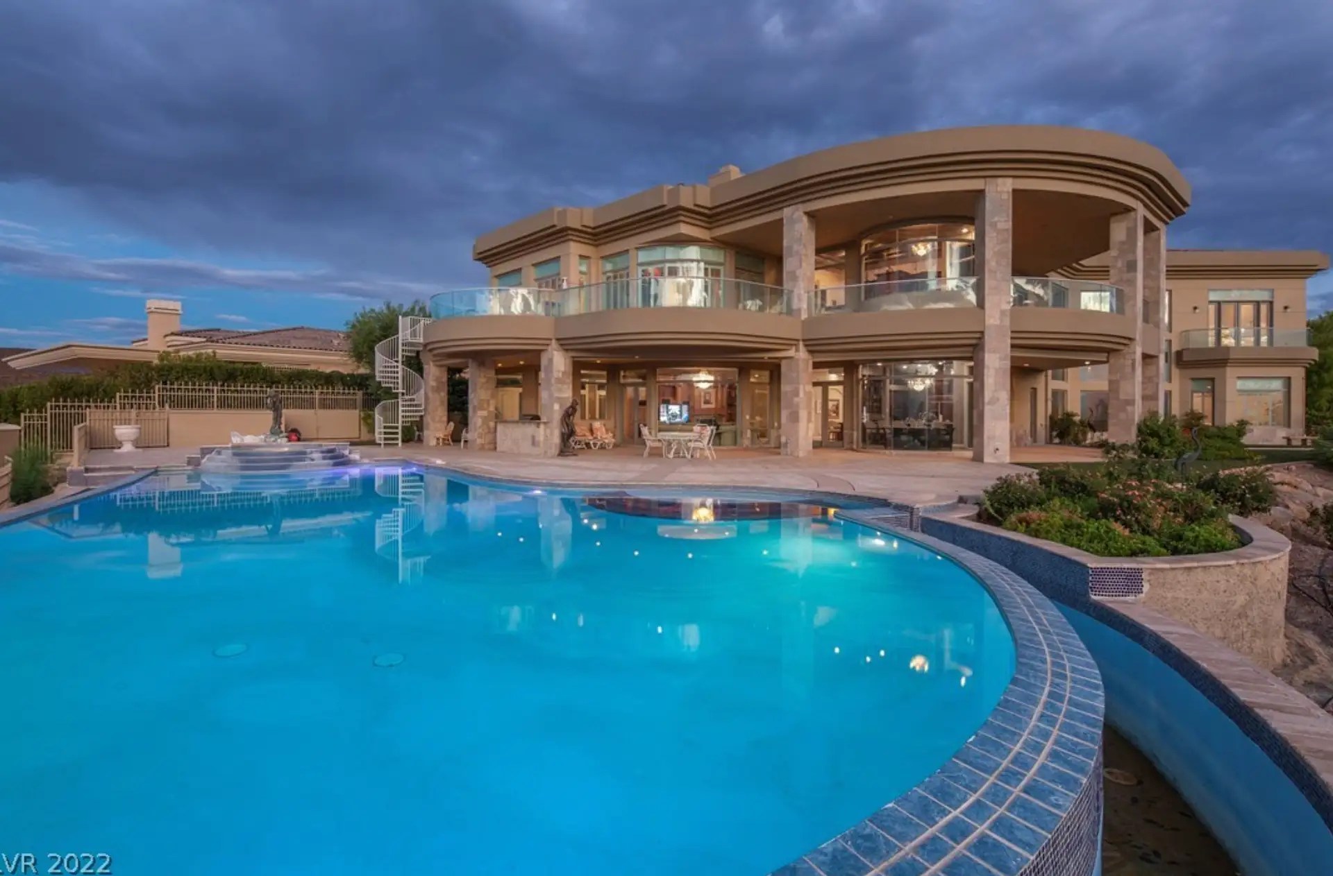 10 Million Contemporary Home In Nevada (PHOTOS)