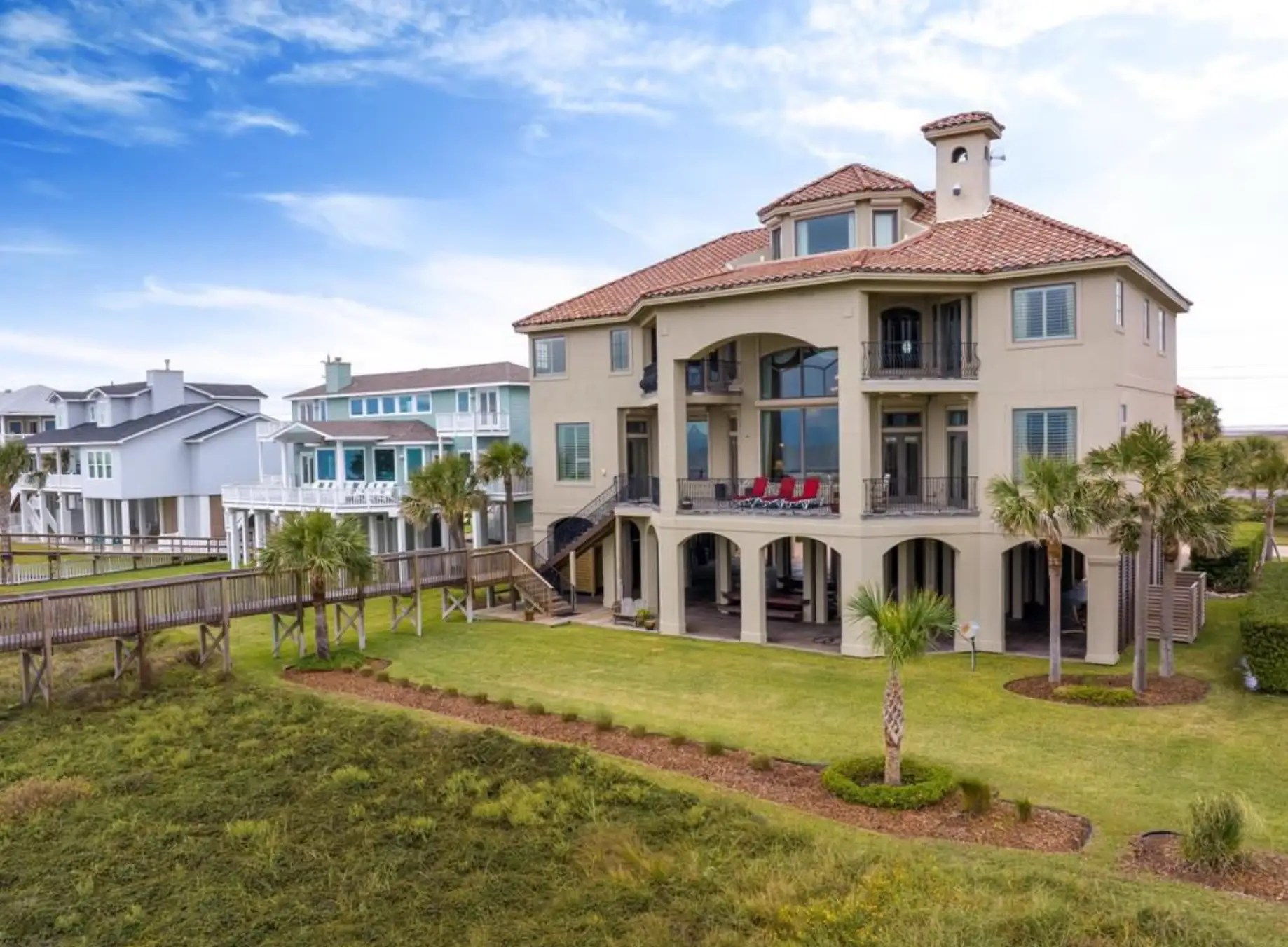 Fully Furnished Oceanfront Home In Texas (PHOTOS)