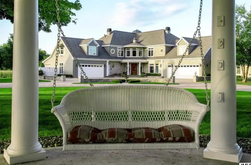 Lakefront Estate In Jackson, Michigan Homes of the Rich