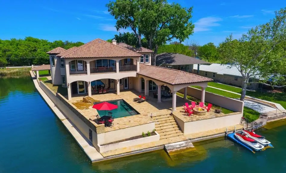 2.5 Million Lakefront Home In Sunrise Beach, Texas Homes of the Rich