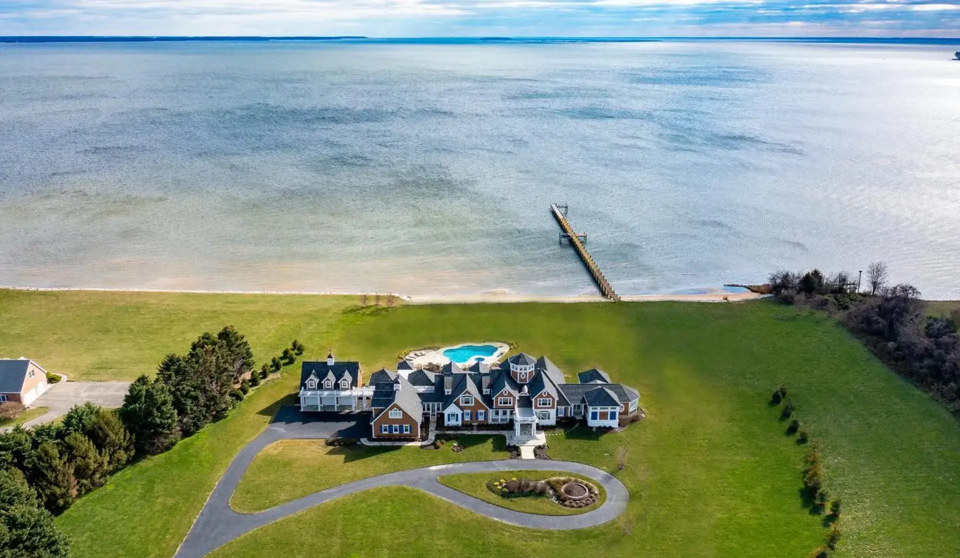 Waterfront Home On 15 Acres In Maryland (PHOTOS)