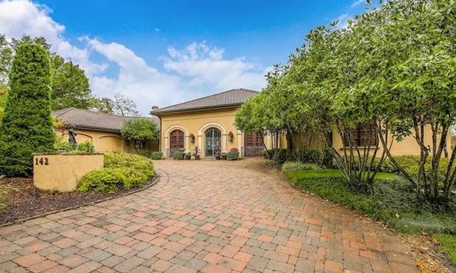 Lakefront Home In Lake Winnebago, Missouri Homes of the Rich