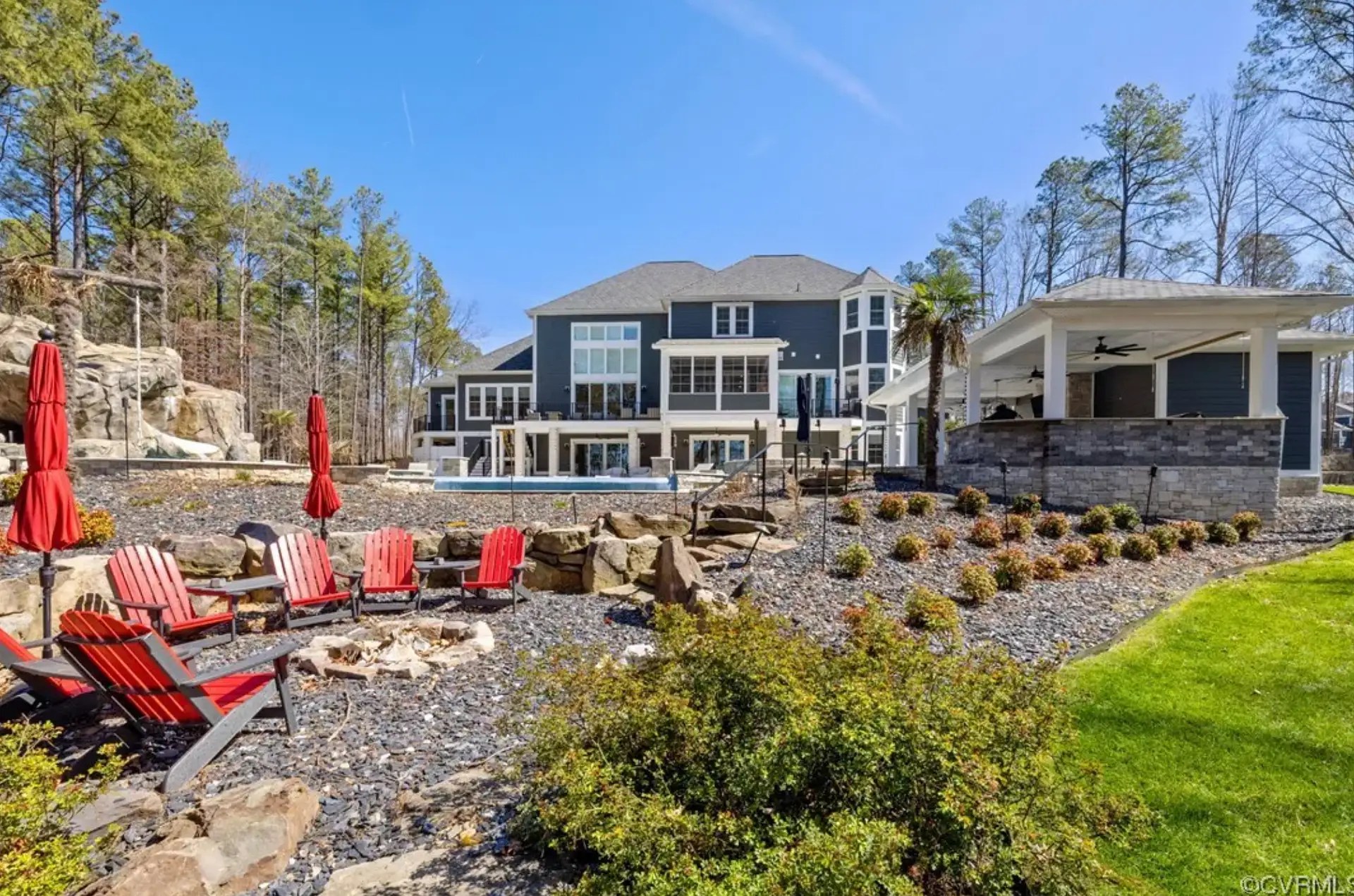 Lakefront Home In Chesterfield, Virginia (PHOTOS)