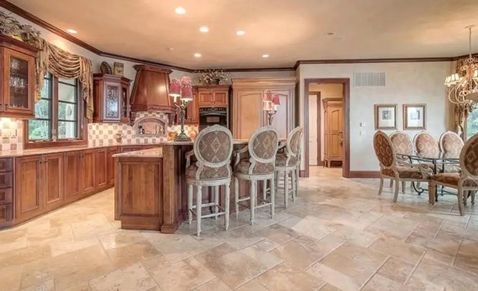 Lakefront Home In Lake Winnebago, Missouri Homes of the Rich