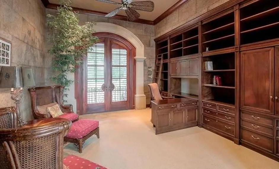 Lakefront Home In Lake Winnebago, Missouri Homes of the Rich