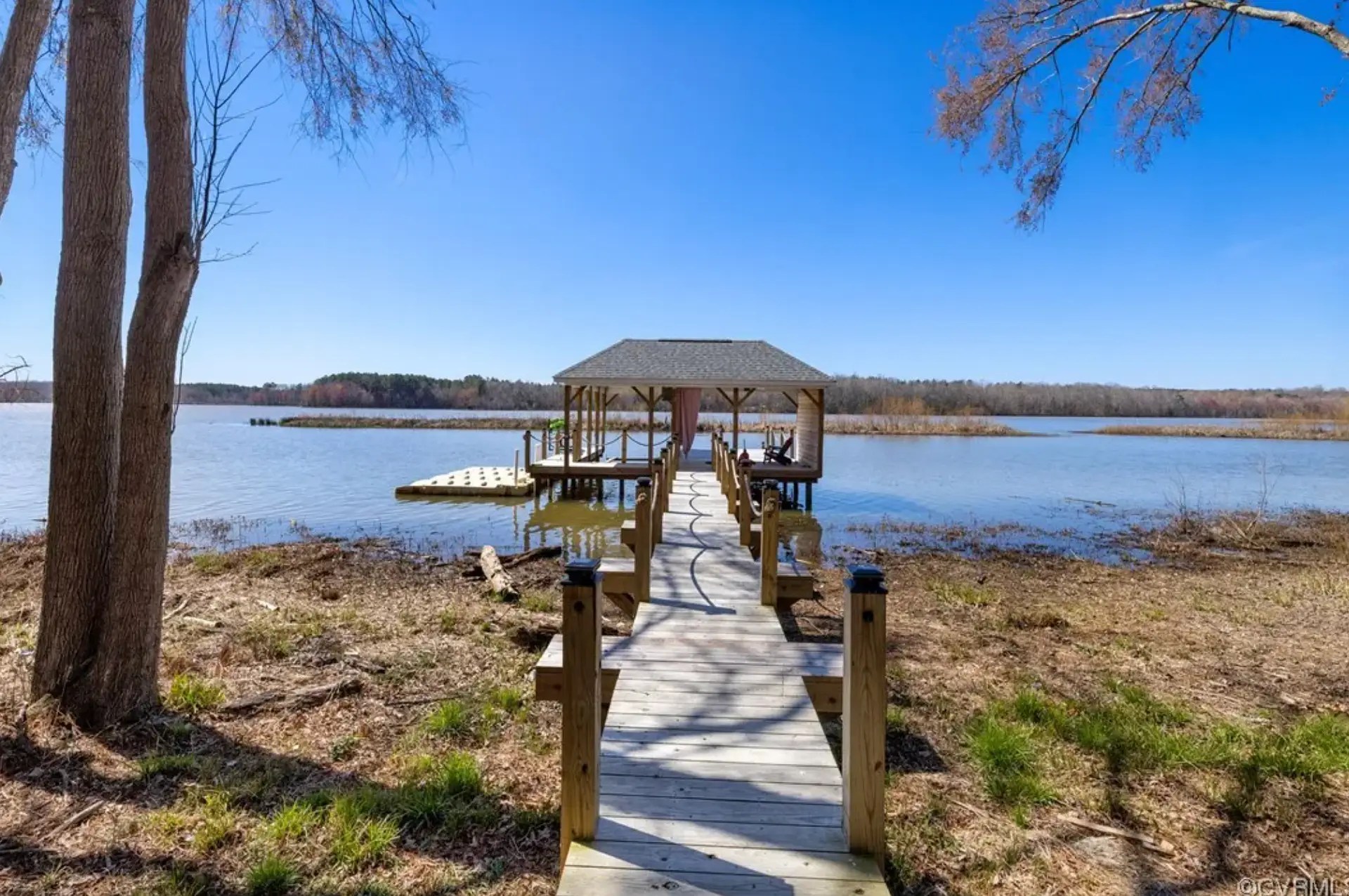 Lakefront Home In Chesterfield, Virginia (PHOTOS)