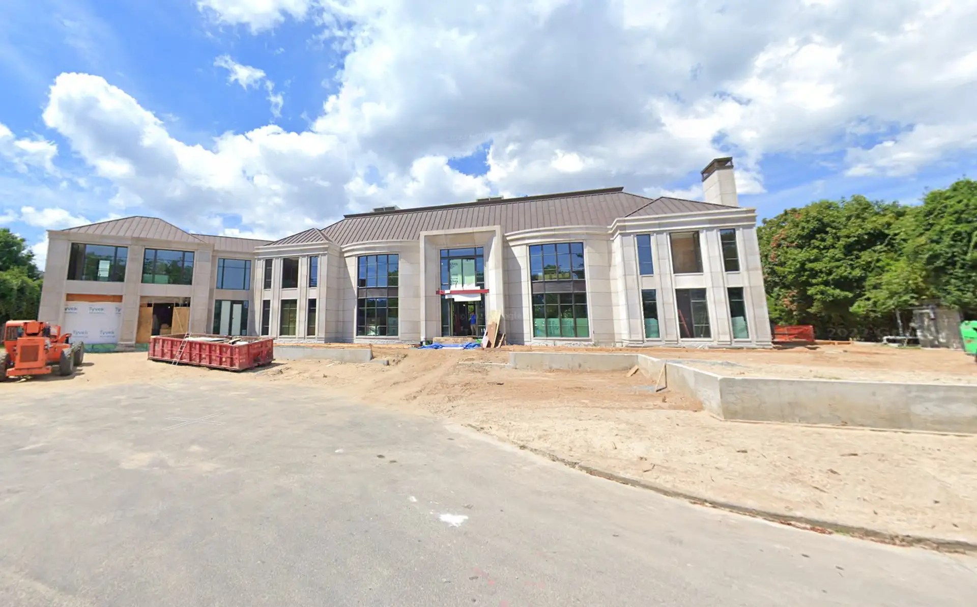 A Look At Some Long Island Luxury Homes