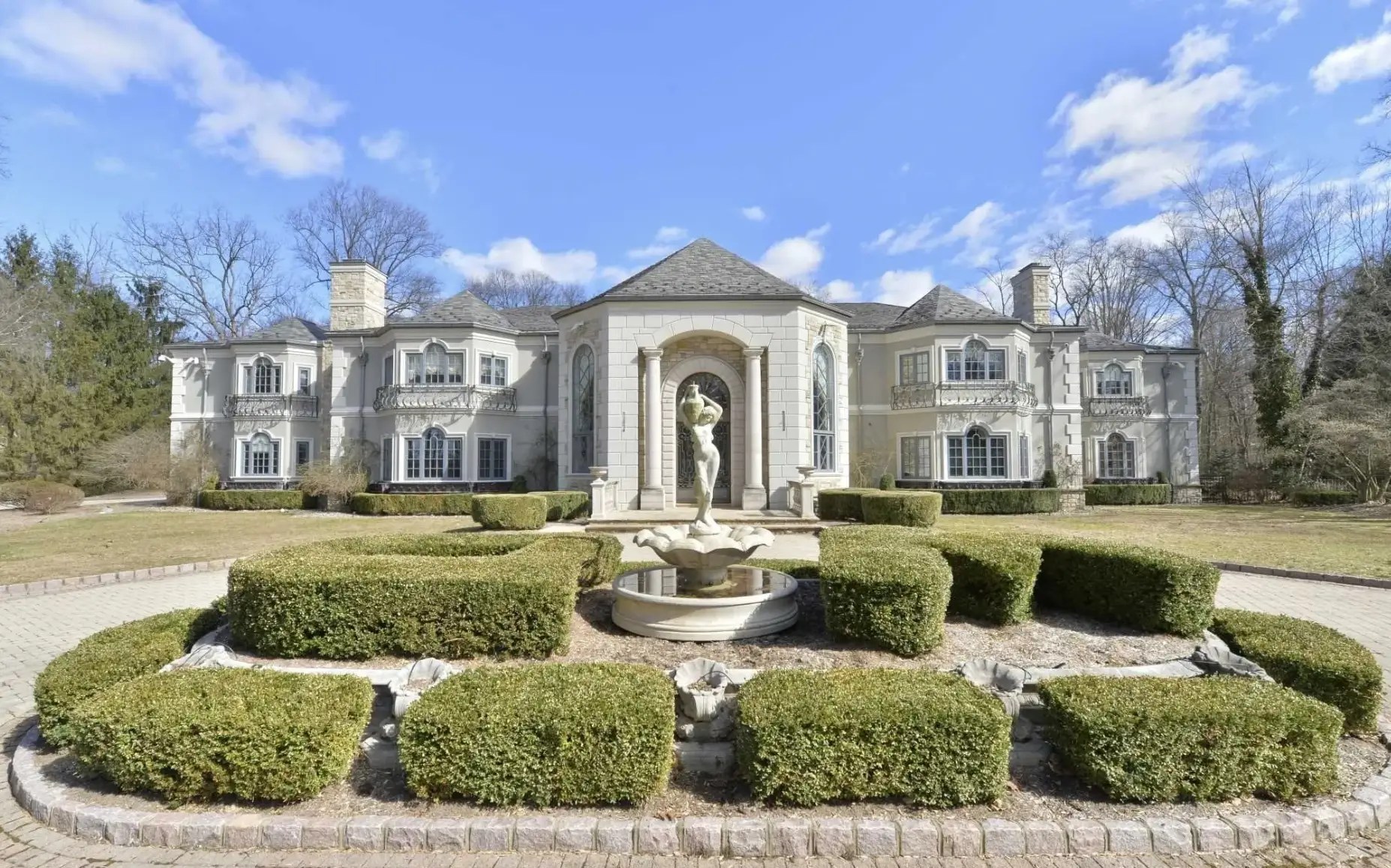 Russell Simmons' Former New Jersey Mansion (PHOTOS)