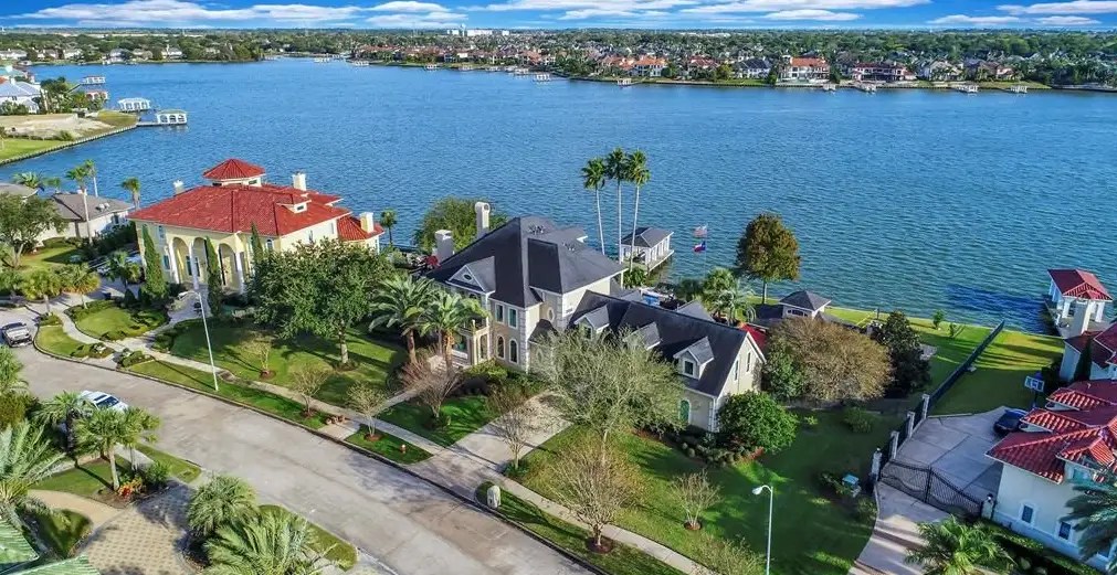 Lakefront Home In Seabrook, Texas Homes of the Rich